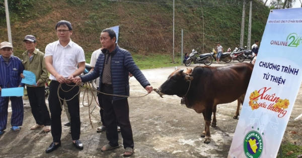 Món quà ý nghĩa từ Lớp K10 Quản lý Nhà nước về Báo chí 2019 đến với đồng bào vùng cao Nghệ An