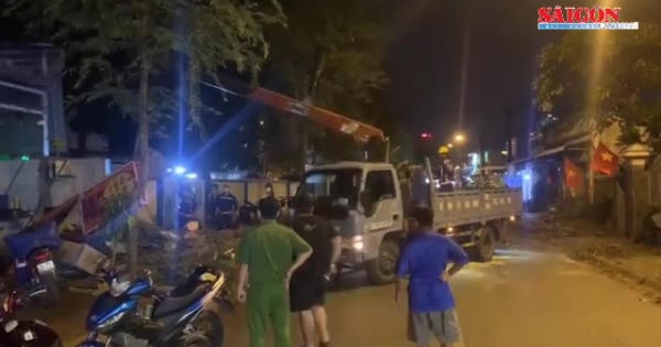 [Video]: Hiện trường vụ tai nạn cây xanh bật gốc đè trúng 2 mẹ con
