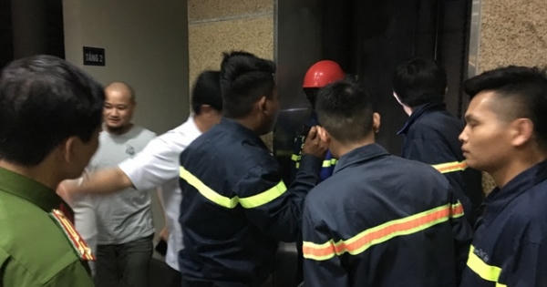 Giải cứu 10 người kẹt trong thang máy ở Thư viện tỉnh Thanh Hóa