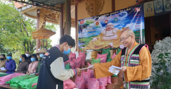 Tết ấm áp đến với bà con nghèo Bù Đăng