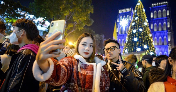 Người dân Thủ đô rộn ràng đón Giáng sinh 2022 Người dân Thủ đô rộn ràng đón Giáng sinh 2022