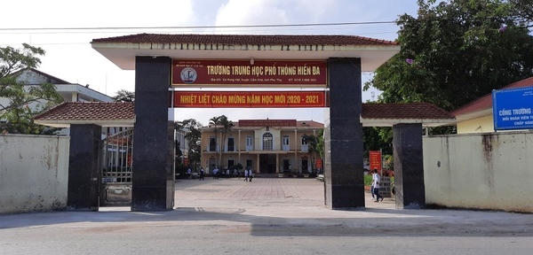 Phú Thọ: Cách ly đoàn giáo viên, học sinh 666 người vừa trở về từ "ổ dịch" Phú Thọ: Cách ly đoàn giáo viên, học sinh 666 người vừa trở về từ "ổ dịch"
