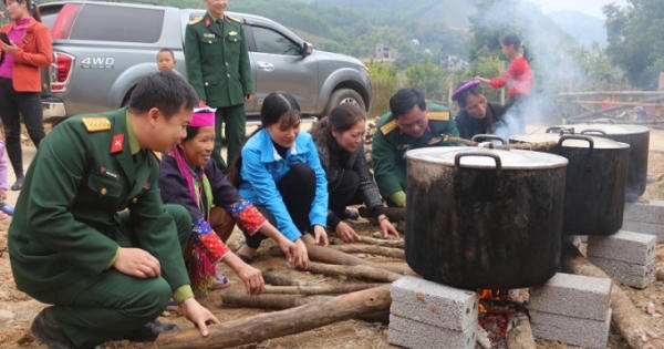 Quảng Ninh: Những chiếc bánh chưng thắm đầy tình nghĩa quân dân