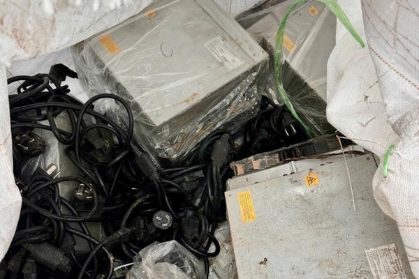 Thu giữ 500 máy đào tiền điện tử nhập cảnh trái phép vào Việt Nam