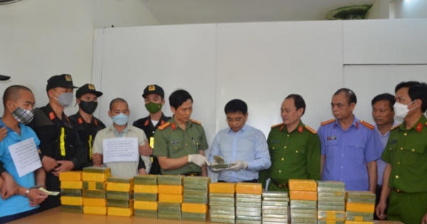 Khen thưởng tập thể, cá nhân triệt phá chuyên án có hơn 550.000 viên ma tuý Khen thưởng tập thể, cá nhân triệt phá chuyên án có hơn 550.000 viên ma tuý