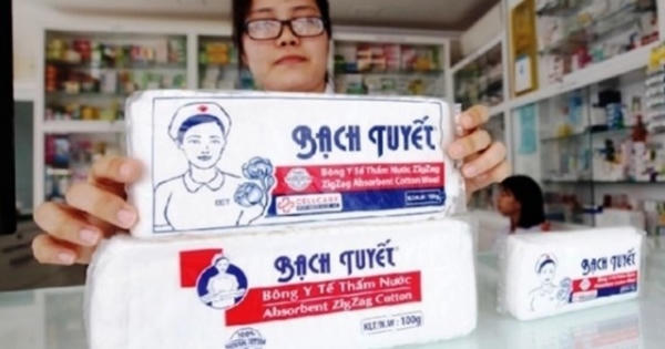"Cỗ xe" Bông Bạch Tuyết 60 năm tuổi chật vật trên đường đua