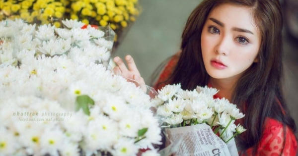 Hotgirl Thu Hiền đẹp rạng ngời giữa phố hoa Hotgirl Thu Hiền đẹp rạng ngời giữa phố hoa