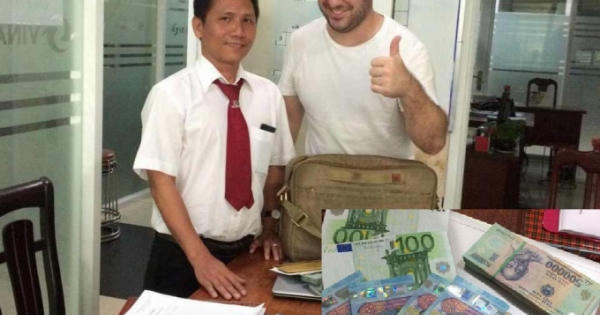 TP HCM: Tài xế Vinasun trả lại tài sản cho khách nước ngoài để thất lạc đồ trên xe taxi