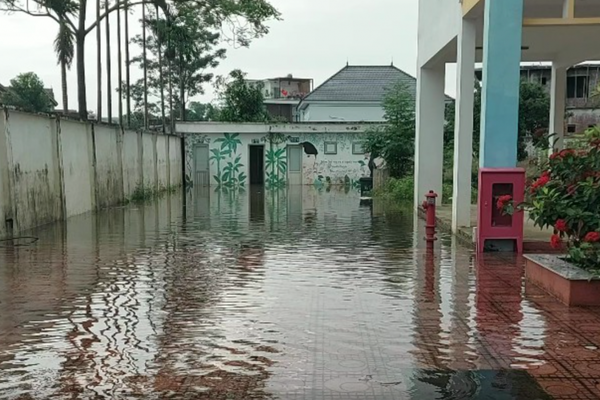Đảm bảo an toàn tuyệt đối cho học sinh khai giảng tại nơi Trường học bị ngập nước