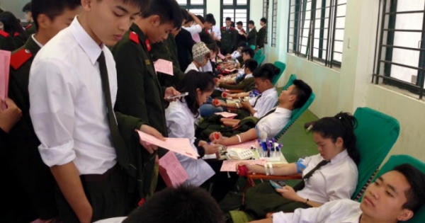 Chia giọt máu hồng, cùng nhau đón xuân