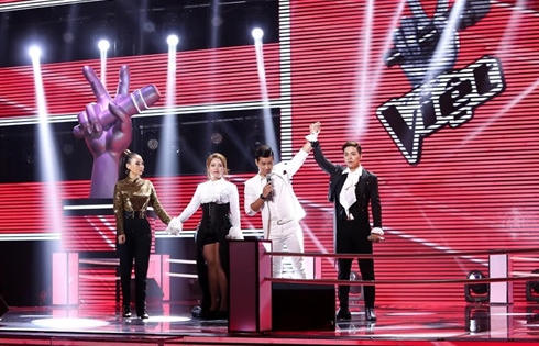 Tập 8 Giọng hát Việt 2017: Lịch sử The Voice lặp lại, Thu Minh xin phép Hồng Ngọc cho giọng ca phi giới tính đi tiếp