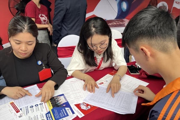 Bộ GD&ĐT “tuýt còi” các trường sử dụng tổ hợp lạ xét tuyển