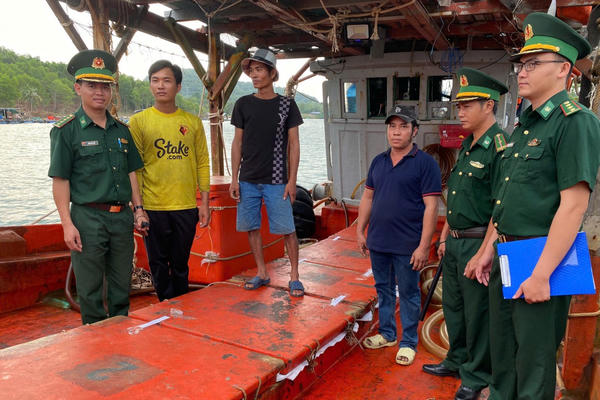 Biên phòng Kiên Giang bắt giữ tàu chở 21.000 lít dầu DO không rõ nguồn gốc