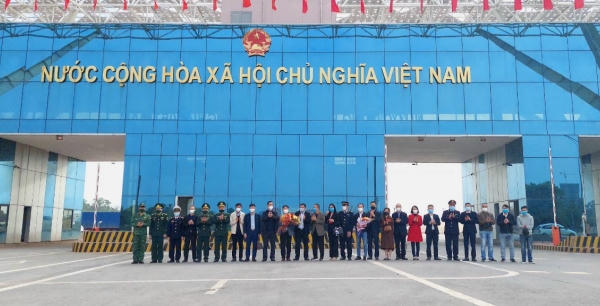 Lô hàng điện tử triệu USD mở hàng thông quan qua Cửa khẩu Cầu Bắc Luân 2