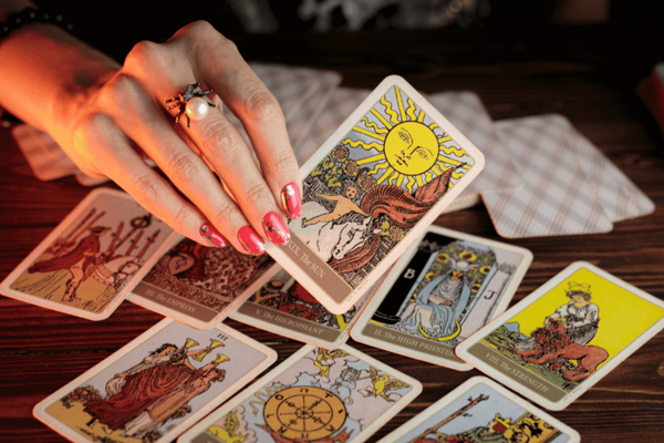 Bói bài Tarot và chiêu trò lừa đảo