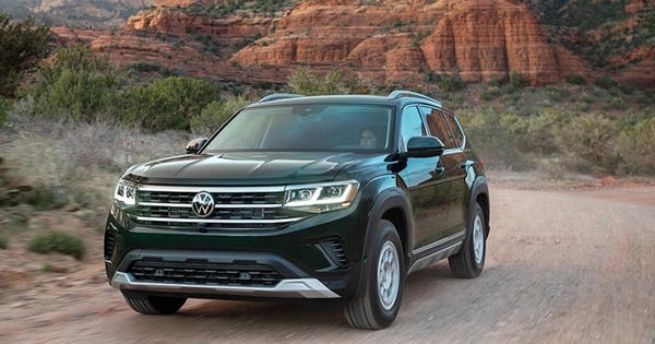 SUV 7 chỗ giá 2 tỷ đồng tại Việt Nam - 'đất chật người sắp đông'