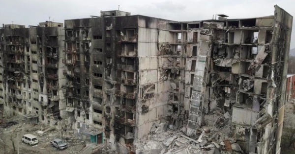 Cảnh đổ nát bên trong thành phố của Ukraine