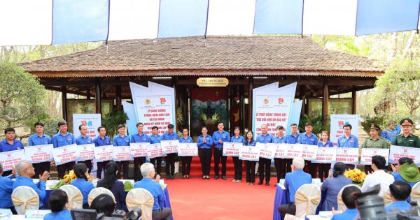 Phát động Chương trình "Vì một Bình Dương xanh - Trồng mới 1 triệu cây xanh" Phát động Chương trình "Vì một Bình Dương xanh - Trồng mới 1 triệu cây xanh"