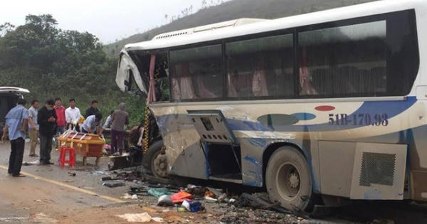 Thanh Hóa: Xe khách tông xe tải, 14 người thương vong