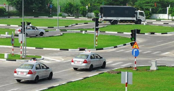 Bao giờ tổ chức lại sát hạch cấp giấy phép lái xe lại ở Hà Nội?