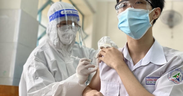 Thủ tướng yêu cầu trong quý 2 hoàn thành tiêm vắc xin cho trẻ em