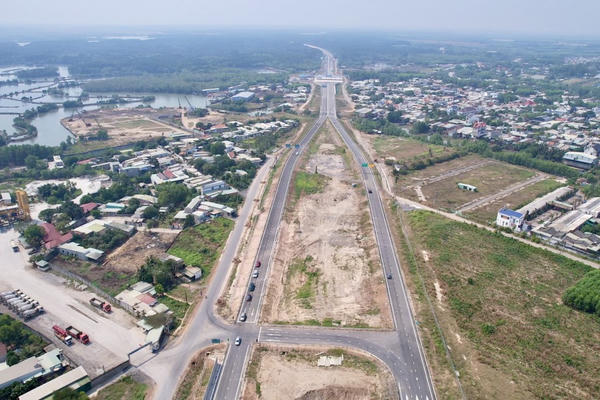 Dự kiến tháng 8 bắt đầu thu phí cao tốc Bến Lức - Long Thành