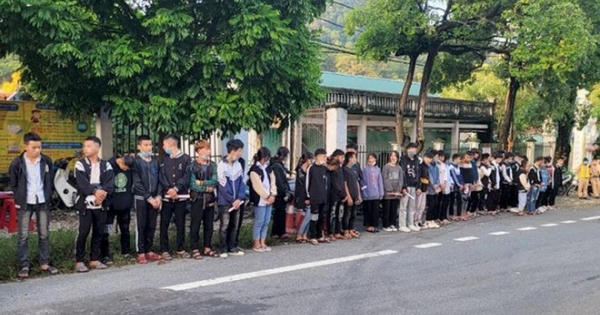 Bắt giữ 54 ‘quái xế’ bốc đầu xe máy, lạng lách, đánh võng trên QL2B