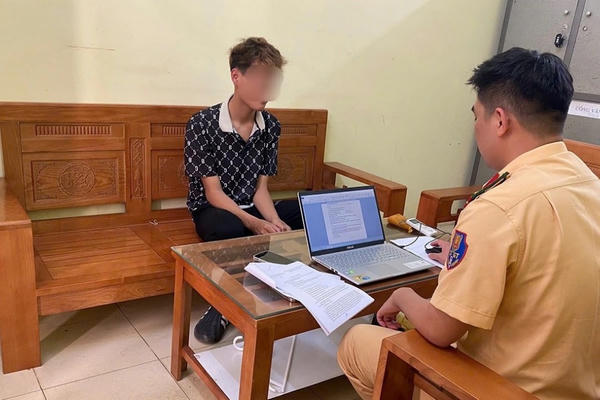 Chủ xe chịu phạt do giao xe máy điện cho thiếu niên chưa đủ điều kiện lái xe Chủ xe chịu phạt do giao xe máy điện cho thiếu niên chưa đủ điều kiện lái xe