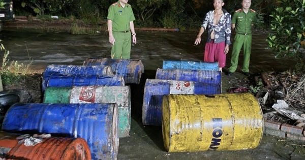 Quảng Ninh: Thu giữ gần 2.000 lít dầu máy không rõ nguồn gốc