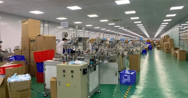 Thợ máy khẩu trang thời dịch: Lúc kiếm tiền tỉ mua nhà, nay chẳng ai thuê Thợ máy khẩu trang thời dịch: Lúc kiếm tiền tỉ mua nhà, nay chẳng ai thuê