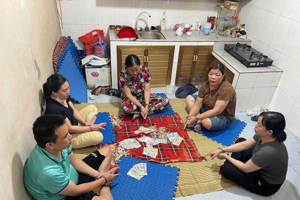 Quảng Ninh: Tạm giữ 5 đối tượng tham gia đánh bạc tại nhà dân