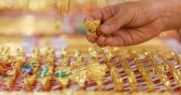 Giá vàng hôm nay 15/10: Tăng vọt và đứng trước cơ hội phá mốc 1.800 USD/ounce