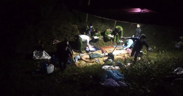 Xe máy va chạm với xe đầu kéo, ba người tử vong thương tâm