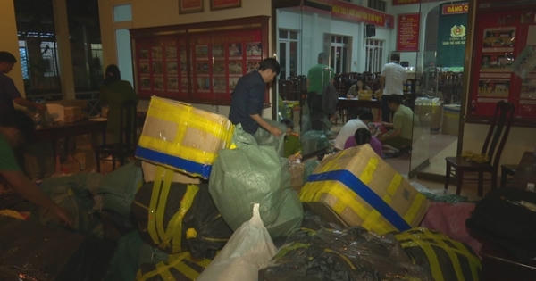 Tài xế dùng xe thư báo để chở hàng lậu