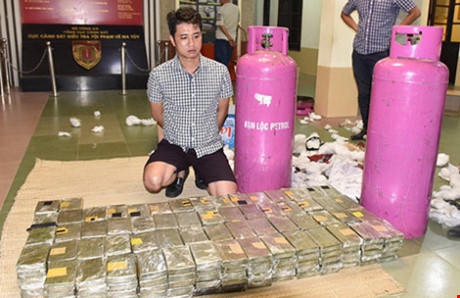 ‘Trùm’ 490 bánh heroin trong bình gas còn nhởn nhơ ‘Trùm’ 490 bánh heroin trong bình gas còn nhởn nhơ