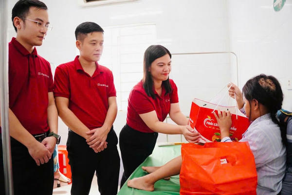 Agribank Chi nhánh Hà Tĩnh – Chung tay xoa dịu nỗi đau đối với bé gái bị cha dượng bạo hành Agribank Chi nhánh Hà Tĩnh – Chung tay xoa dịu nỗi đau đối với bé gái bị cha dượng bạo hành