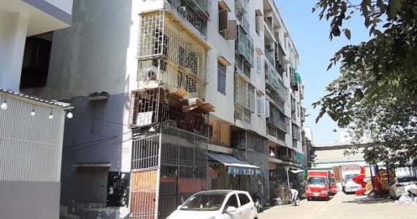 Phá dỡ khẩn cấp chung cư bị nghiêng