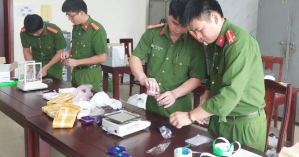 Nghệ An: Bắt 02 đối tượng vận chuyển hơn 26.000 viên ma túy tổng hợp