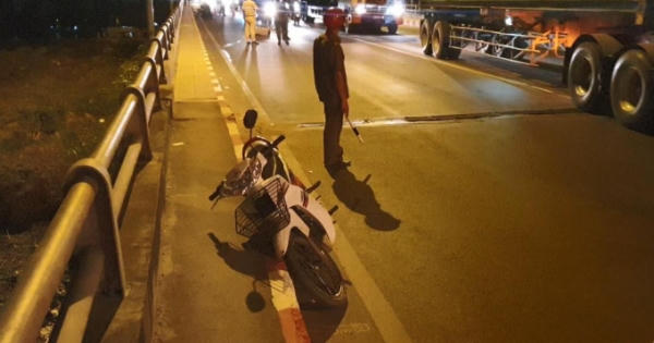Bình Dương: Tông vào con lươn trên cầu, nam thanh niên tử vong