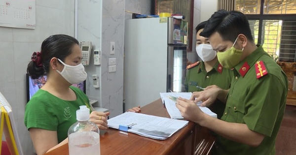 Công an Phú Thọ "đi từng ngõ, gõ từng nhà” để ngăn ngừa dịch Covid-19 Công an Phú Thọ "đi từng ngõ, gõ từng nhà” để ngăn ngừa dịch Covid-19