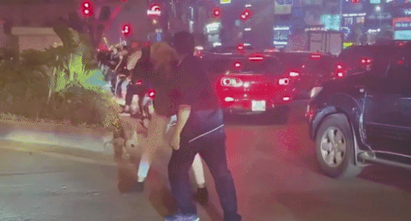 Bác thông tin tài xế là chiến sĩ Công an lên gối, đánh gãy răng nam thanh niên