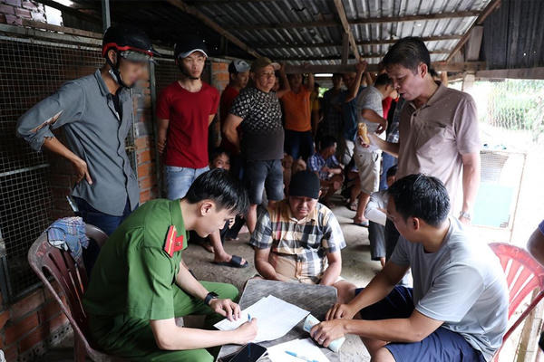 Phá sòng bạc ở An Giang, tạm giữ 50 đối tượng Phá sòng bạc ở An Giang, tạm giữ 50 đối tượng