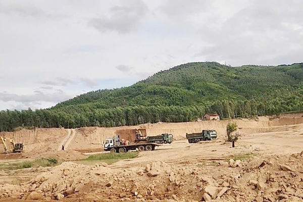 Bình Định: Khai thác khoáng sản ngoài ranh giới, Công ty thương mại Thế Sang bị phạt 65 triệu đồng Bình Định: Khai thác khoáng sản ngoài ranh giới, Công ty thương mại Thế Sang bị phạt 65 triệu đồng