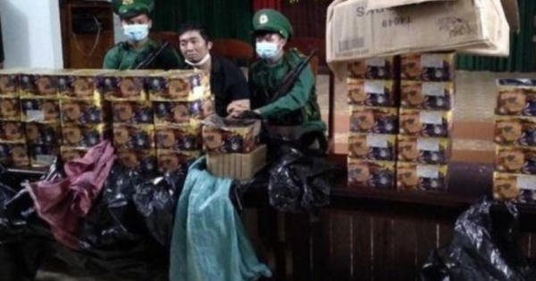 Kon Tum: Đang vận chuyển 73kg pháo nổ trái phép thì sa lưới