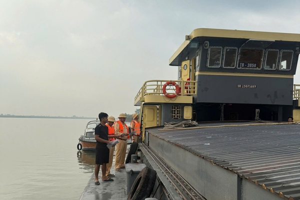 Công an Hà Nam mở đợt cao điểm tổng kiểm soát phương tiện khai thác, vận chuyển cát, sỏi