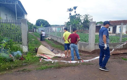 Phát hiện người phụ nữ tử vong bên đường ở Đắk Lắk