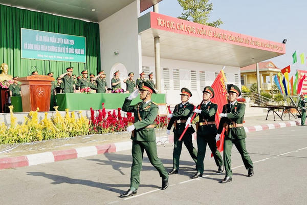 Sư đoàn 309 đón nhận Huân chương Bảo vệ Tổ quốc hạng Nhì