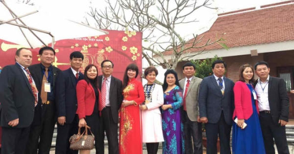 Sao Thái Dương tặng quà Kiều bào trong ngày hội 'Sắc xuân trên mọi miền Tổ quốc 2017'