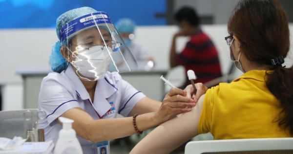 Việt Nam đang nghiên cứu tiêm mũi 4 vaccine COVID-19