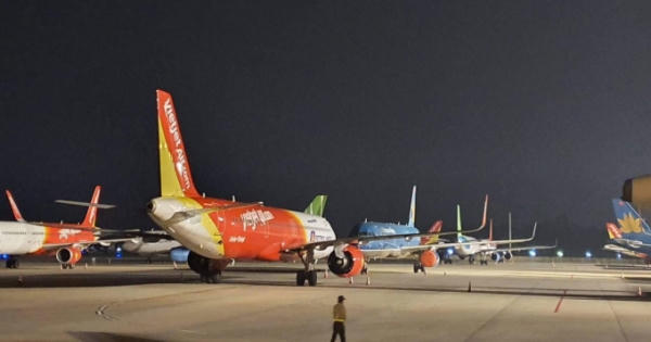 Máy bay nằm chờ, lương phi công, tiếp viên giảm chưa từng có